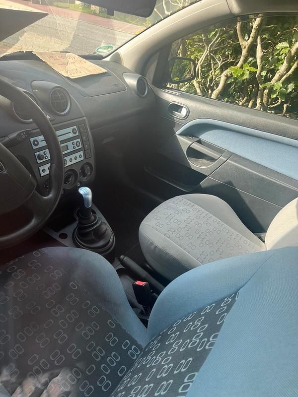 Gebraucht Ford Fiesta 60 PS (44 kW) 2005 Silber Kleinwagen