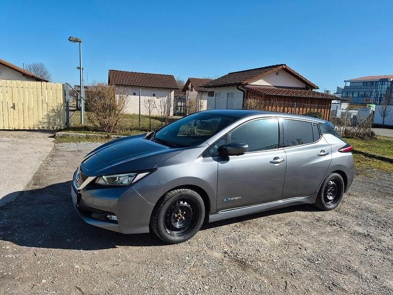 Gebraucht Nissan Leaf N-Connecta 110 kW (150 PS) 2019 Grau Kleinwagen