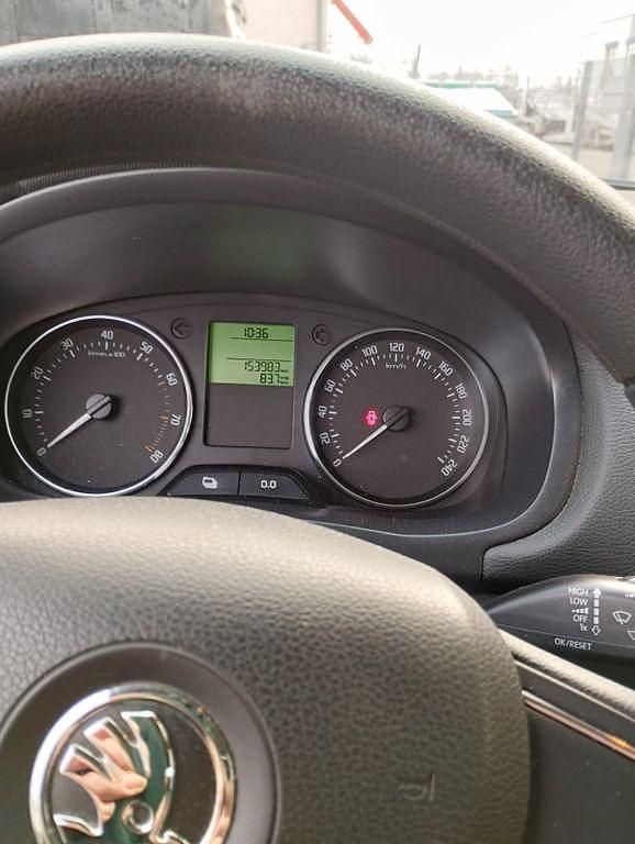 Grau Gebraucht 2014 Skoda Roomster Fresh Van / Kleinbus | 5.600 € (Fairer Preis) - Bild 1/4