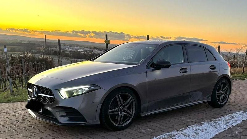 Grau Gebraucht 2018 Mercedes A200 AMG Limousine | 22.200 € (Fairer Preis) - Bild 1/4