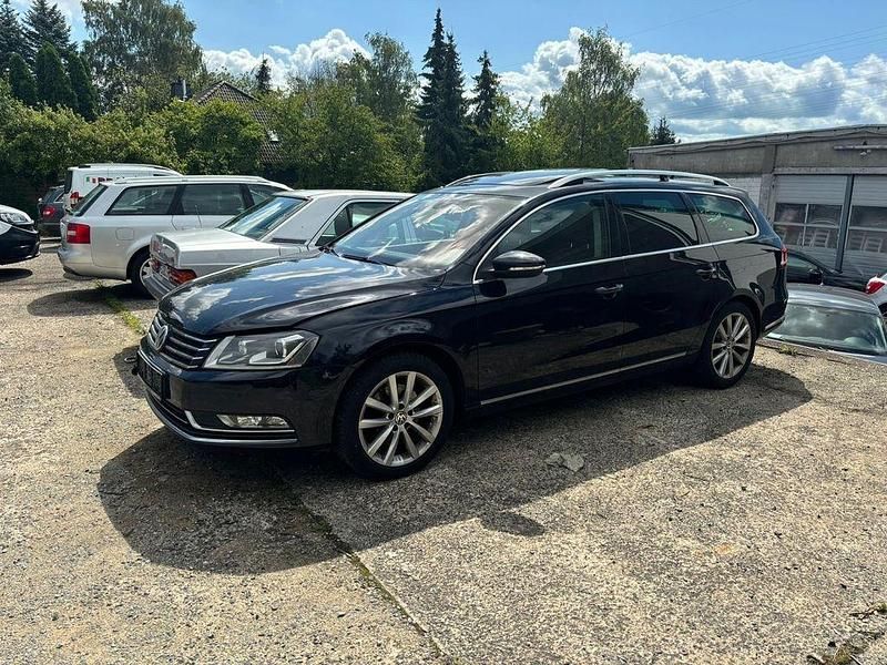 Schwarz Gebraucht 2013 VW Passat Kombi | 8.900 € (Fairer Preis) - Bild 1/4