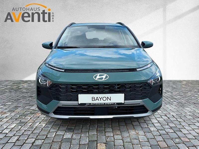 Neu Hyundai Bayon Select 101 PS (74 kW) 2025 Grün SUV