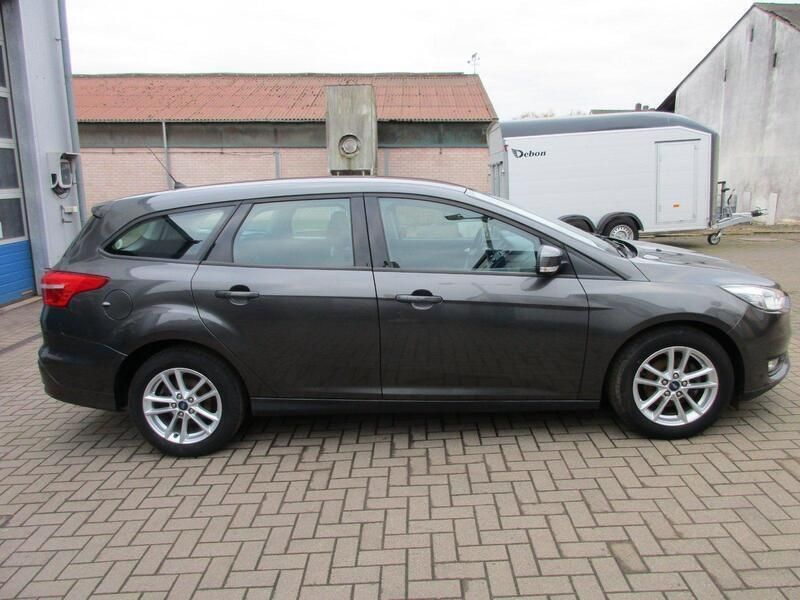 Usata Ford Focus 125 CV (91 kW) 2017 Grigio Station wagon