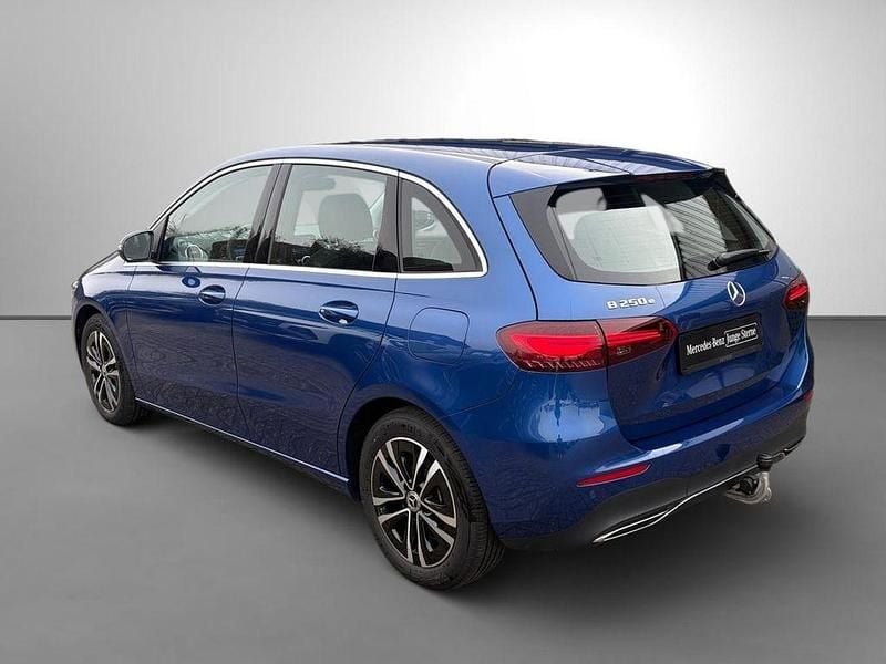 Gebraucht Mercedes B250e Progressive 218 PS (160 kW) 2025 Blau Van / Kleinbus