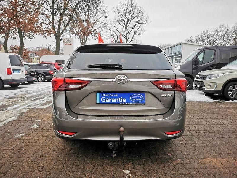 Gebraucht Toyota Avensis Team 147 PS (108 kW) 2018 Grau Kombi