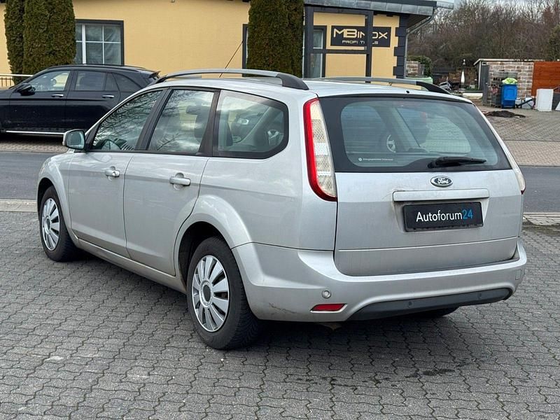 Gebraucht Ford Focus 101 PS (74 kW) 2010 Silber Kombi