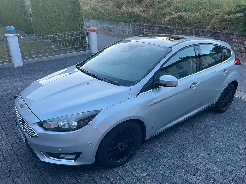 Gebraucht Ford Focus Titanium 101 PS (74 kW) 2015 Silber Limousine