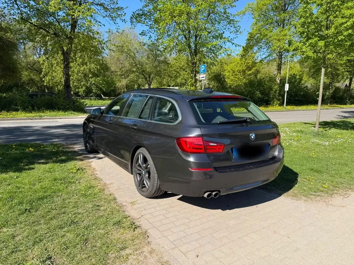 Gebraucht BMW 525 Sport Line 218 PS (160 kW) 2012 Grau Kombi