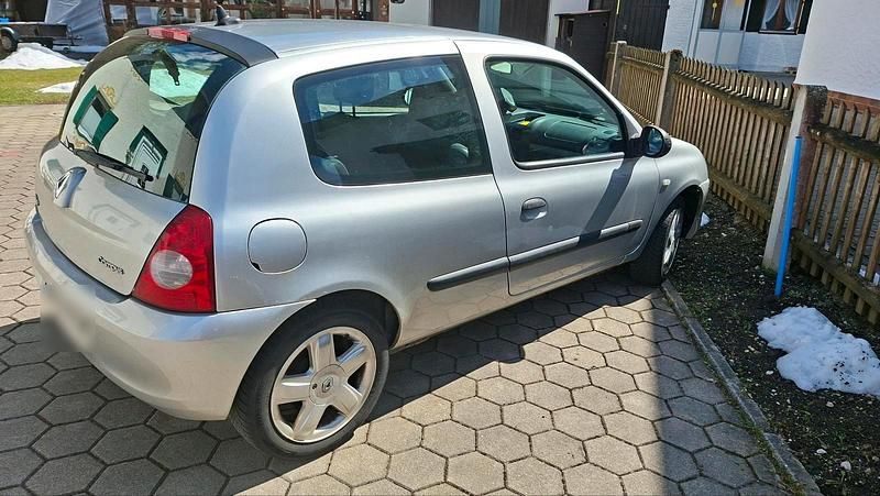 Gebraucht Renault Clio II 54 PS (39 kW) 2009 Silber Kleinwagen