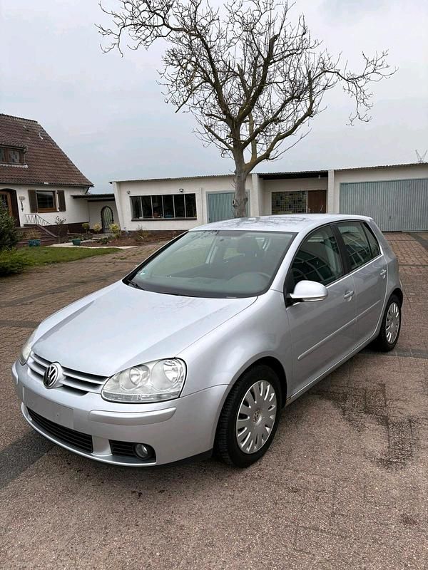Gebraucht VW Golf V 102 PS (75 kW) 2007 Silber Limousine