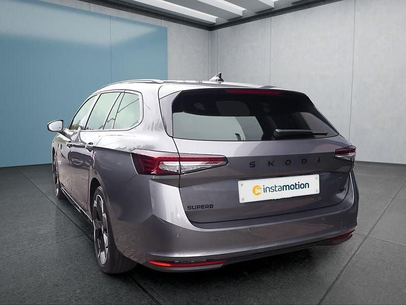 Neu Skoda Superb 193 PS (141 kW) 2026 Grau Kombi