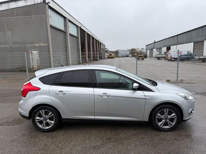 Gebraucht Ford Focus Trend 125 PS (91 kW) 2011 Silber Limousine