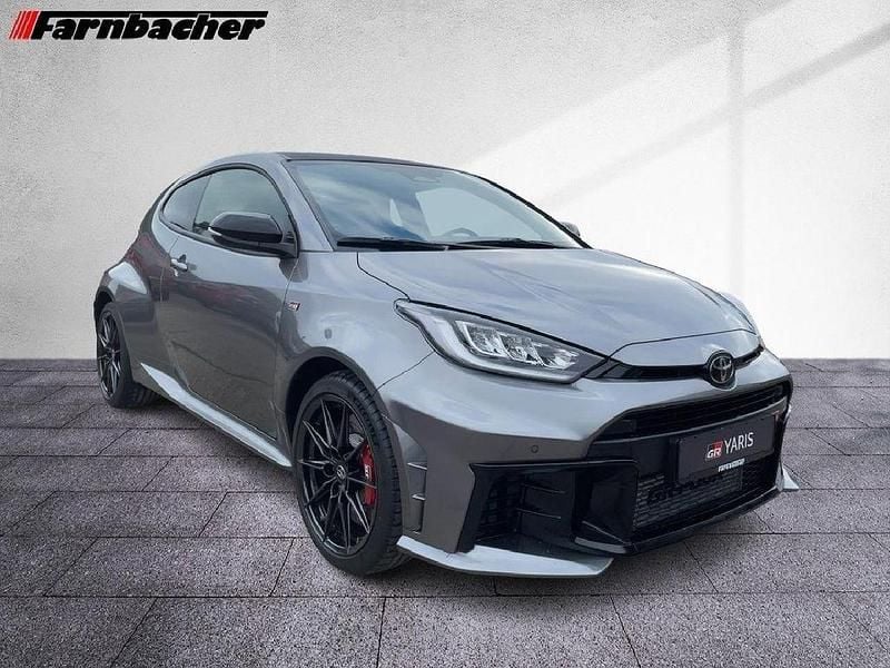 Neu Toyota Yaris 280 PS (205 kW) 2025 Precious metal Limousine