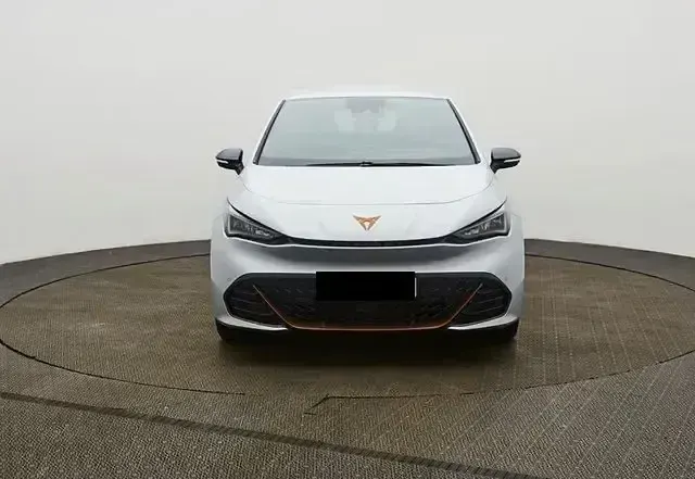 Second-hand Cupra Born 169 kW (231 CP) 2023 Argintiu Hatchback
