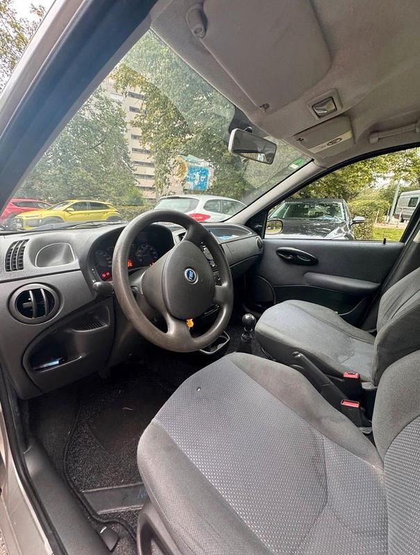 Gebraucht Fiat Punto 69 PS (50 kW) 2004 Silber Kleinwagen