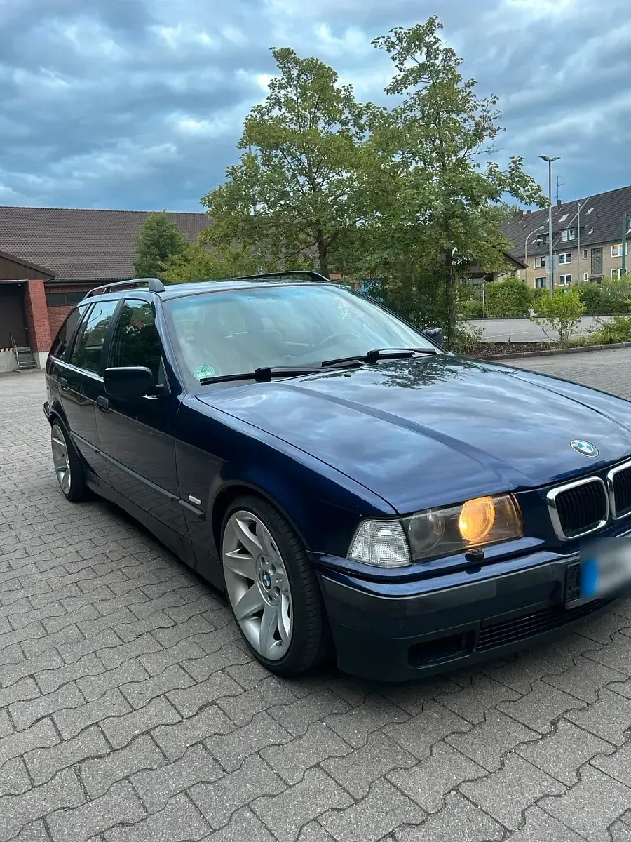 Gebraucht BMW 320 150 PS (110 kW) 1998 Blau Kombi