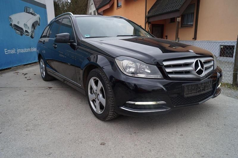 Schwarz Gebraucht 2012 Mercedes C220 Avantgarde Kombi | 5.900 € (Fairer Preis) - Bild 1/4