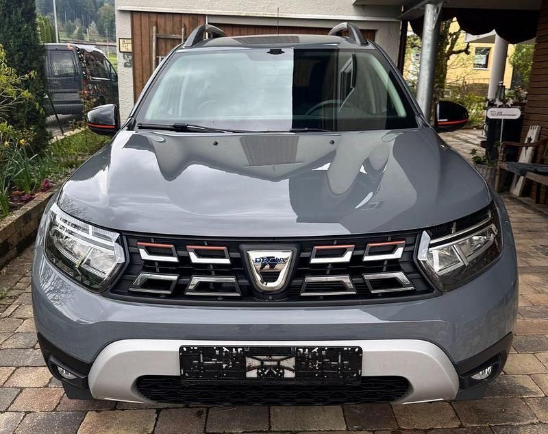 Gebraucht Dacia Duster Extreme 131 PS (96 kW) 2022 Grau SUV