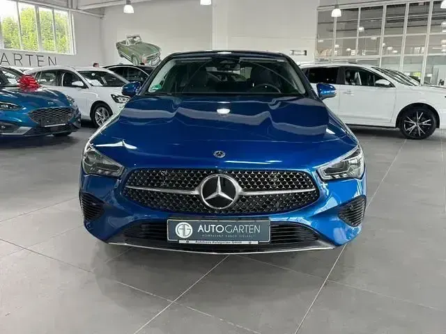 Gebraucht Mercedes CLA200 150 PS (110 kW) 2024 Blau Coupé