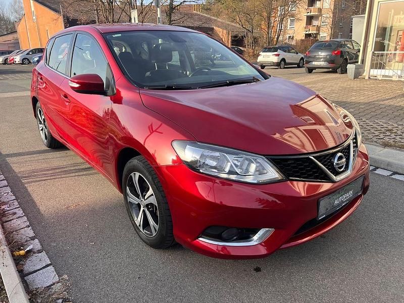 Gebraucht Nissan Pulsar Acenta 116 PS (85 kW) 2017 Force red metallic Kleinwagen