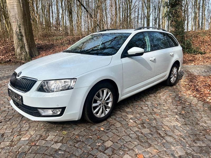 Gebraucht Skoda Octavia 150 PS (110 kW) 2016 Weiß Kleinwagen