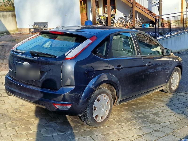 Gebraucht Ford Focus 100 PS (73 kW) 2008 Grau Limousine