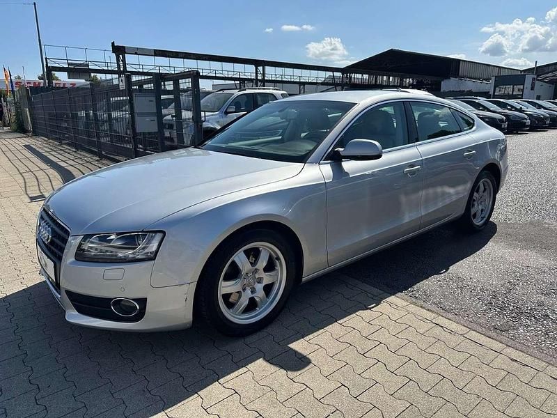 Silber Gebraucht 2010 Audi A5 Sportback Sport Kleinwagen | 8.499 € (Superpreis) - Bild 1/4
