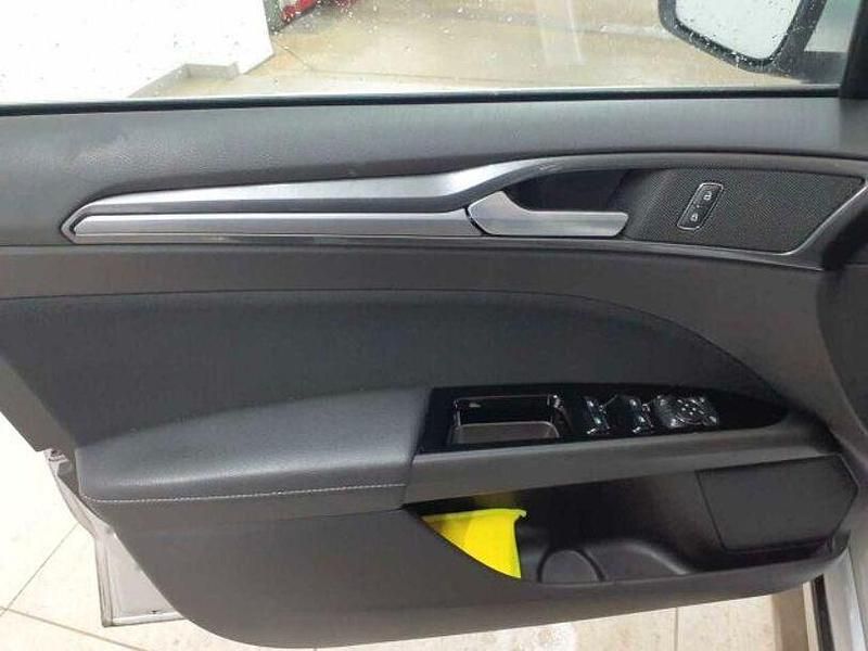 Gebraucht Ford Mondeo 190 PS (139 kW) 2022 Silber Limousine