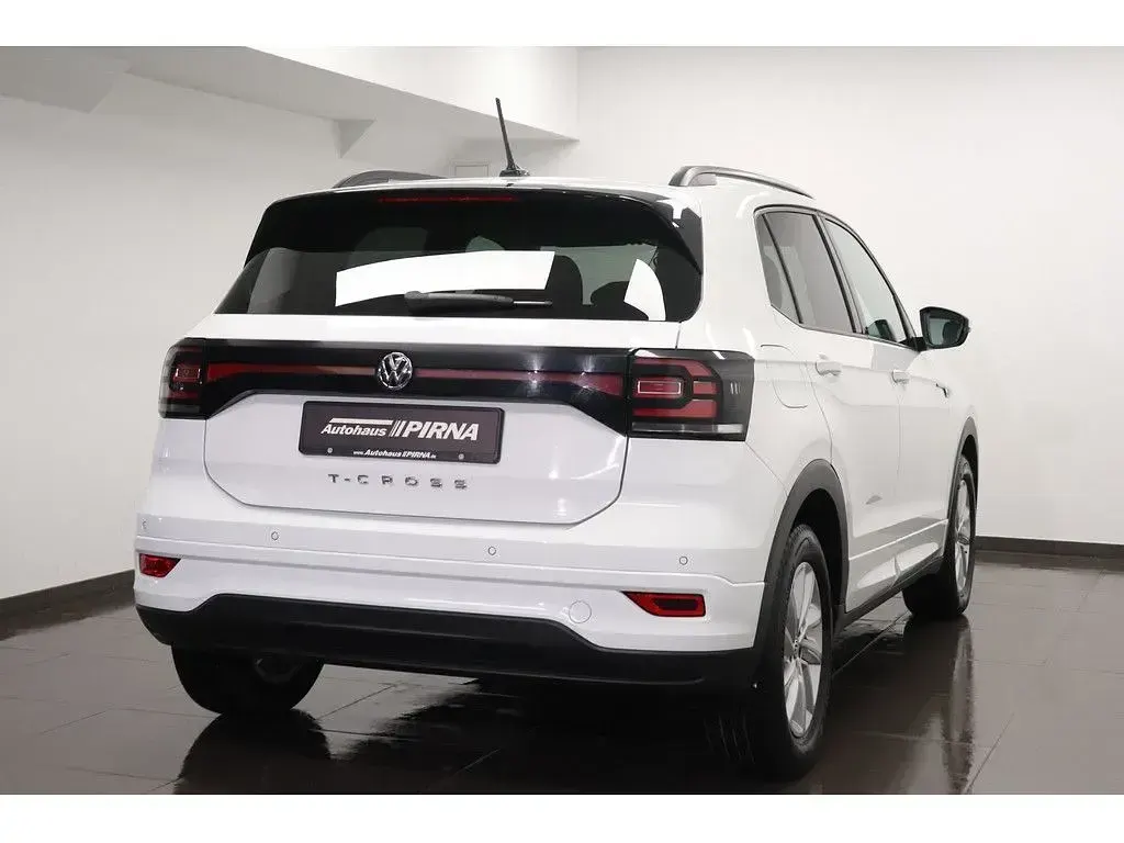 Gebraucht VW T-Cross R-line 116 PS (85 kW) 2020 Pure white SUV
