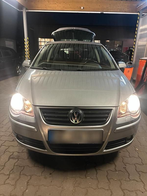 Gebraucht VW Polo 70 PS (51 kW) 2009 Grau Kleinwagen
