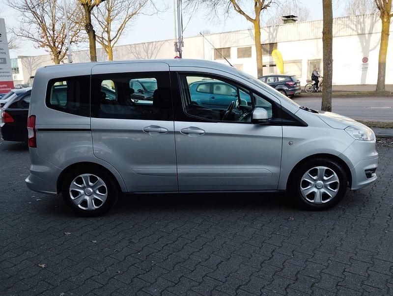 Gebraucht Ford Tourneo Trend 101 PS (74 kW) 2017 Kombi