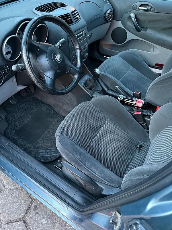 Gebraucht Alfa Romeo 147 120 PS (88 kW) 2006 Silber Kleinwagen