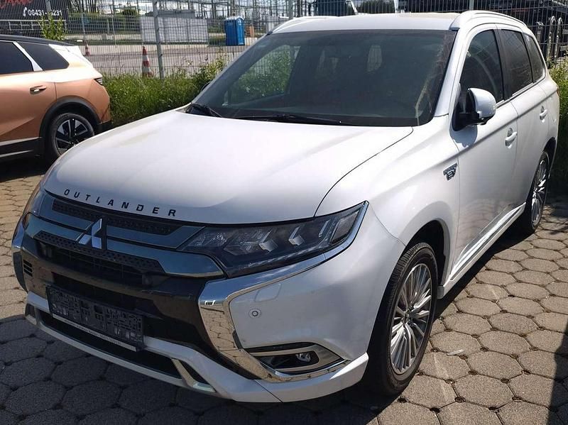 Perlmuttweiss (p) Gebraucht 2019 Mitsubishi Outlander P-HEV Top SUV | 22.550 € (Fairer Preis) - Bild 1/4