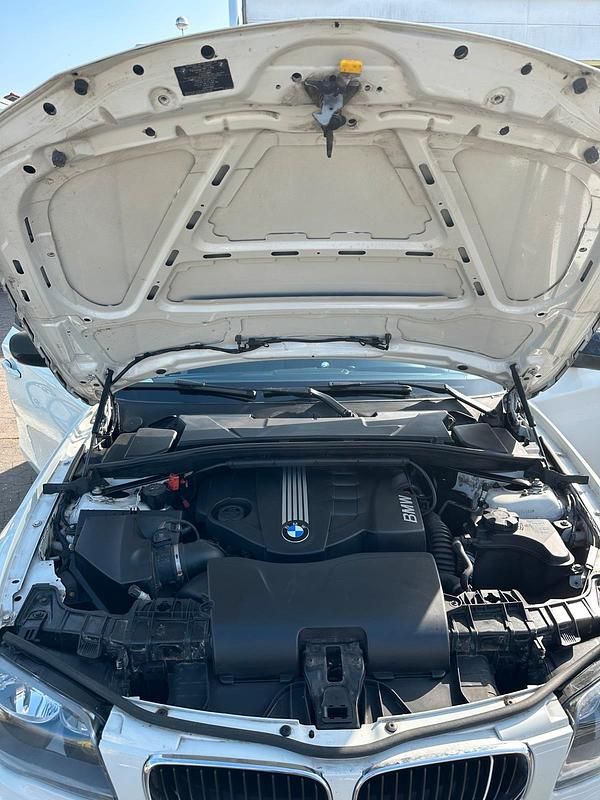 Gebraucht BMW 116 116 PS (85 kW) 2010 Weiß Kleinwagen