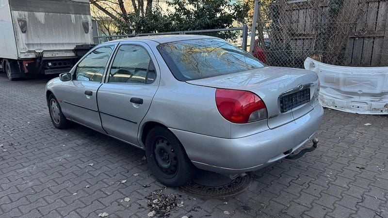 Gebraucht Ford Mondeo 130 PS (95 kW) 1999 Grau Limousine
