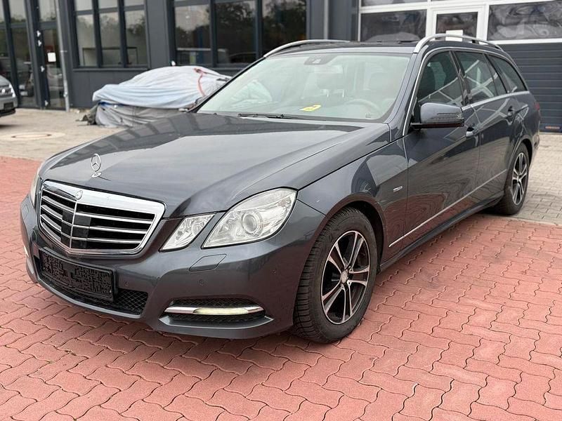 Gebraucht Mercedes E300 Avantgarde 231 PS (169 kW) 2011 Grau Limousine