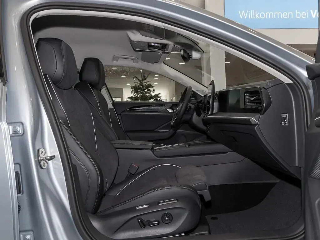 Nowe VW Passat Pro 150 KM (110 kW) 2025 Srebrny Kombi