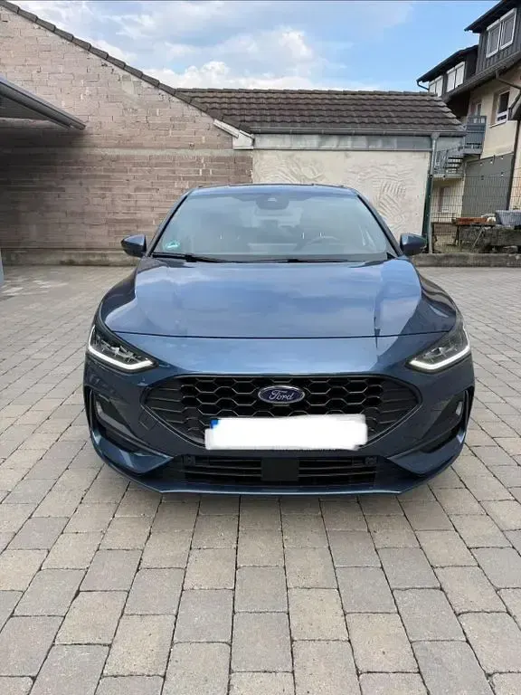 Gebraucht Ford Focus ST-Line 125 PS (91 kW) 2023 Blau Limousine