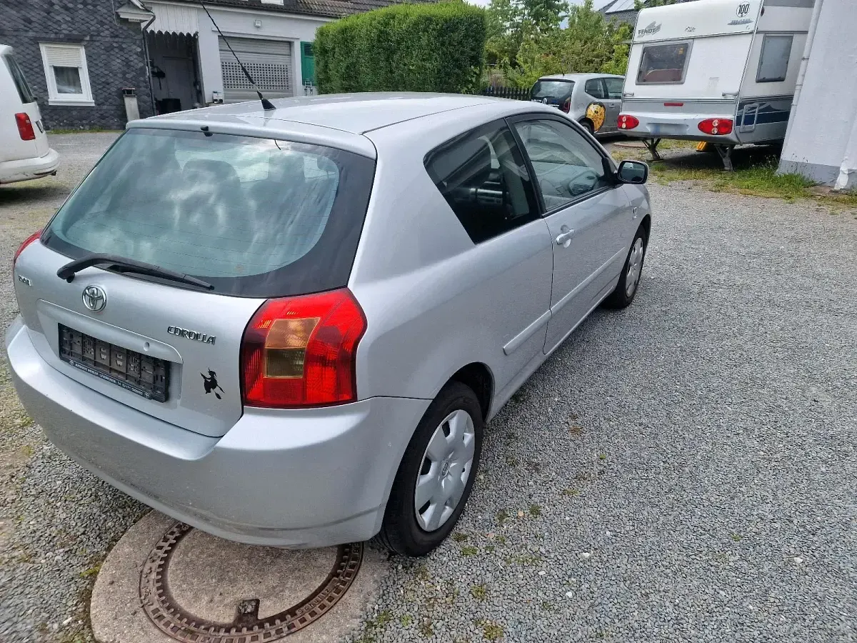 Gebraucht Toyota Corolla 110 PS (80 kW) 2002 Silber