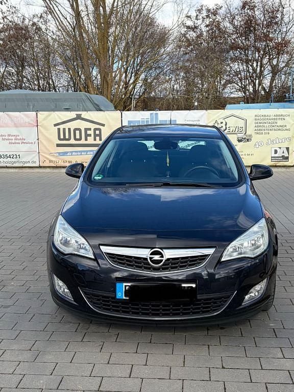 Gebraucht Opel Astra Selection 140 PS (102 kW) 2011 Schwarz Limousine