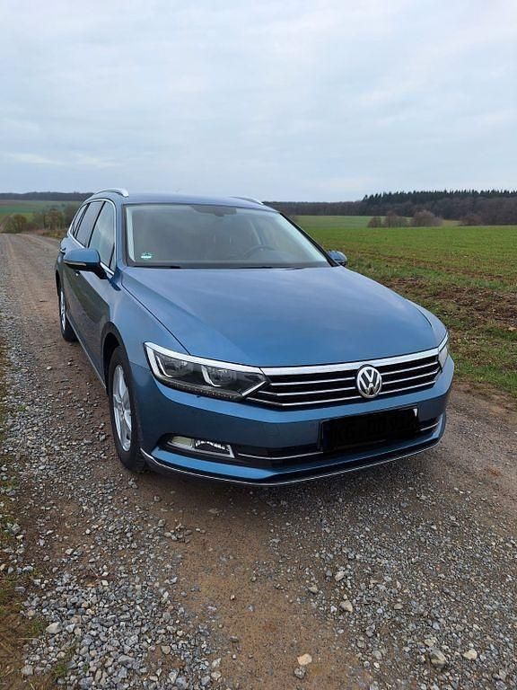 Gebraucht VW Passat Highline 150 PS (110 kW) 2015 Blau Kombi