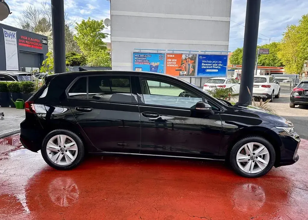 Gebraucht VW Golf VIII Life 150 PS (110 kW) 2025 Schwarz Limousine