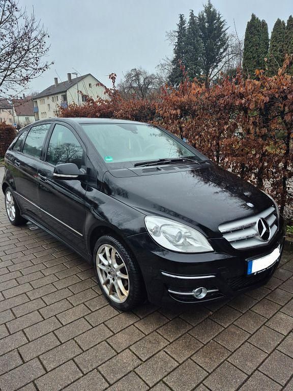 Gebraucht Mercedes B180 116 PS (85 kW) 2011 Schwarz Van / Kleinbus