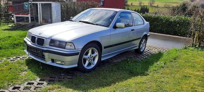 Gebraucht BMW 318 140 PS (102 kW) 1997 Limousine