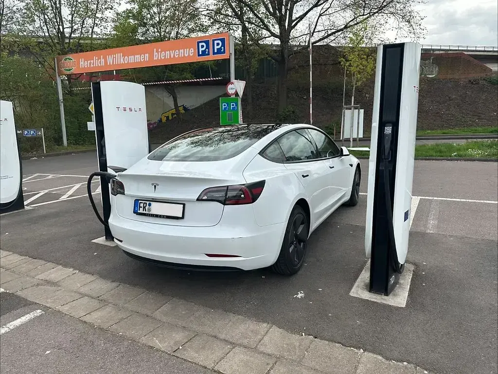 Used Tesla Model 3 Standard Range Plus 239 kW (325 HP) 2021 White Sedan