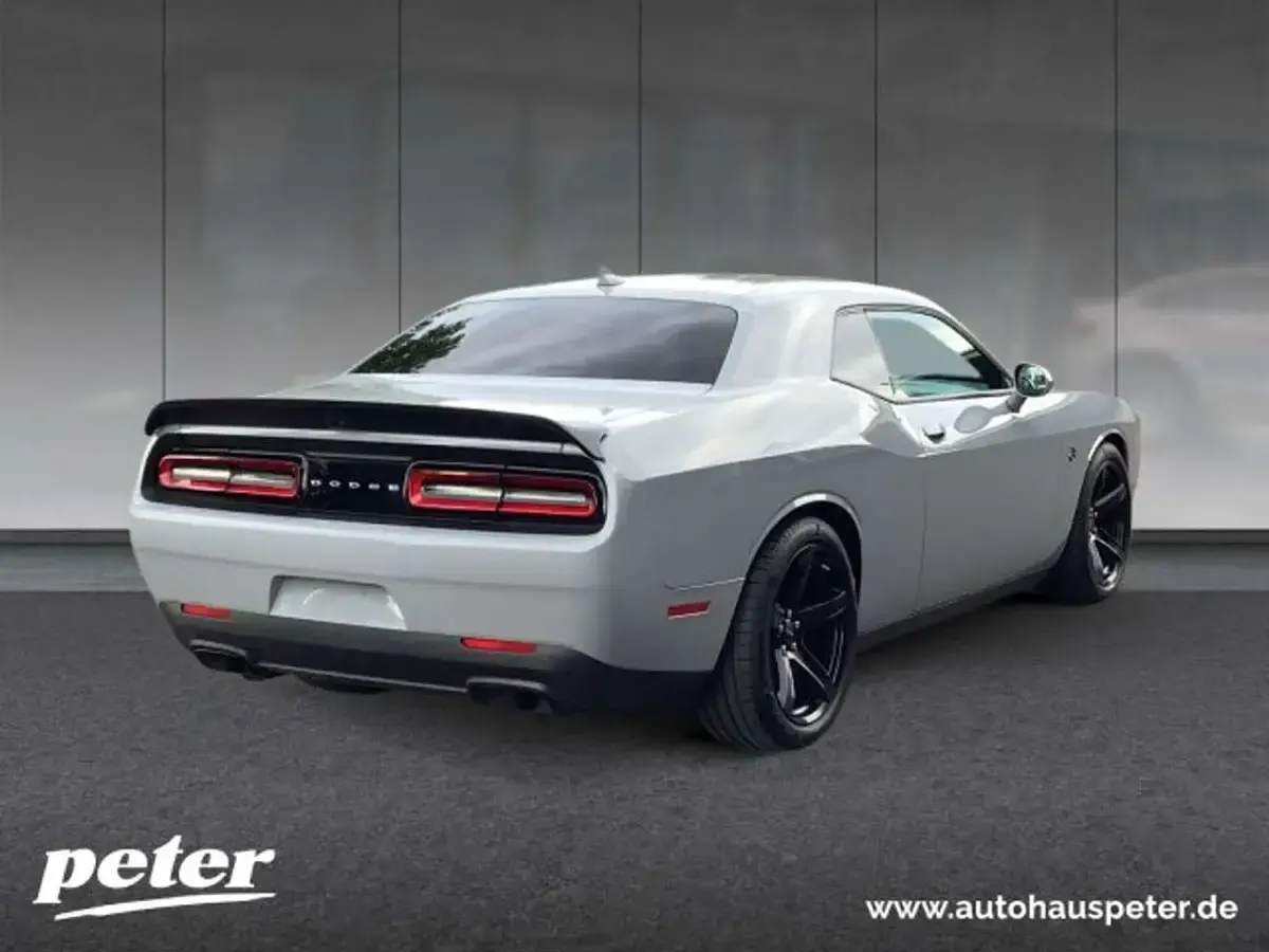 Używany Dodge Challenger 809 KM (595 kW) 2022 Szary Coupe