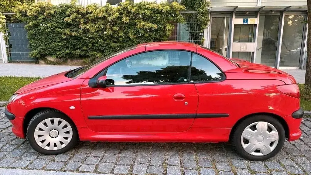 Gebraucht Peugeot 206 CC 75 PS (55 kW) 2003 Rot Cabrio
