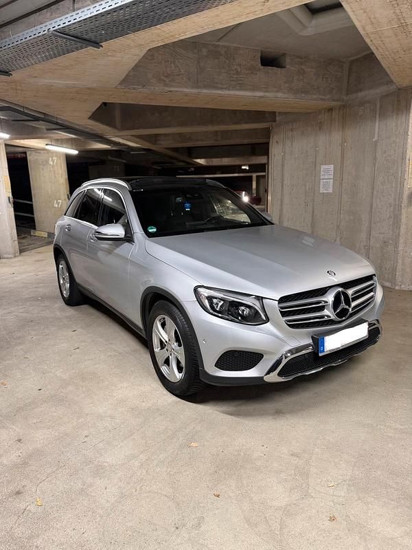 Silber Gebraucht 2015 Mercedes GLC220 SUV | 25.000 € (Fairer Preis) - Bild 1/4