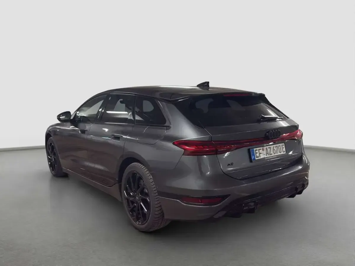 Używany Audi A6 e-tron S-Line 269 kW (367 KM) 2026 Szary Kombi