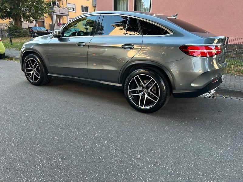 Grau Gebraucht 2019 Mercedes GLE350 AMG line Coupé | 47.900 € (Superpreis) - Bild 1/4